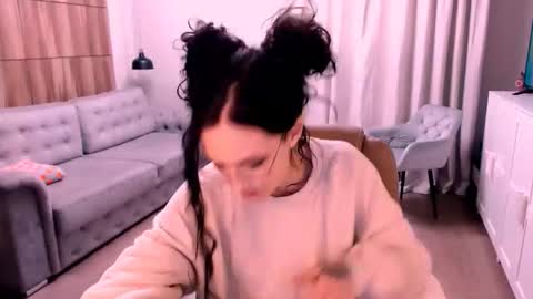 Snapshot of amazingeyes89 chatting on March 2026 11:58:02 AM Izza online show from March 2026 11:58:02 AM