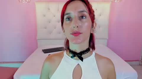 ambar_roux1 online show from February 2025 02:37:01 PM