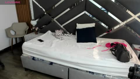 Ambar Ross online show from April 2026 12:46:02 PM