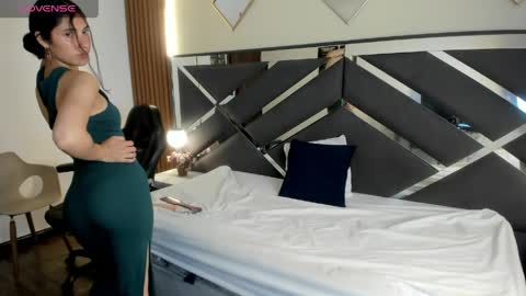 Ambar Ross online show from April 2026 02:00:02 PM