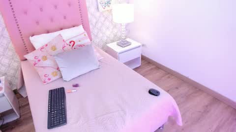 amber  ferrera online show from February 2026 07:43:01 PM