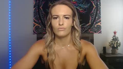 Amber online show from December 2025 03:18:02 PM