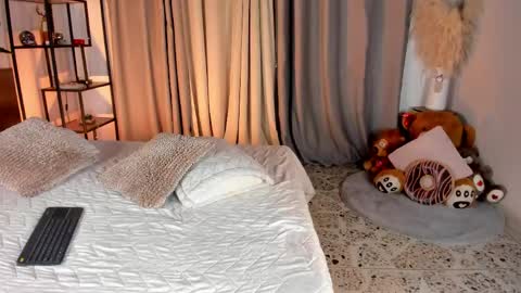 Amber online show from April 2026 09:20:02 PM