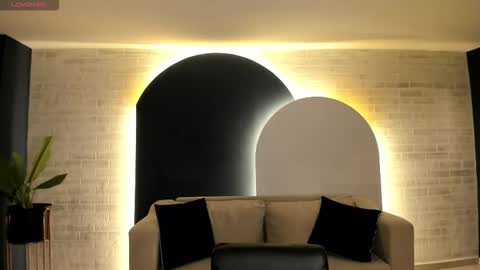 Amber Fox online show from November 2025 12:05:01 PM