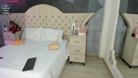 Snapshot of amberrgrey_ chatting on September 2025 06:43:02 PM Amber Grey online show from September 2025 06:43:02 PM