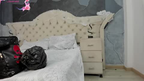 Snapshot of amberrgrey_ chatting on October 2025 12:48:02 PM Amber Grey online show from October 2025 12:48:02 PM