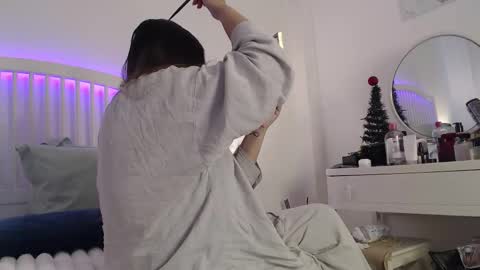 Amberseyes online show from December 2025 01:06:01 PM