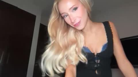 Snapshot of ambrefleur chatting on March 2026 03:20:01 AM Ambre online show from March 2026 03:20:01 AM