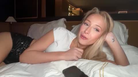 Snapshot of ambrefleur chatting on March 2026 11:14:01 AM Ambre online show from March 2026 11:14:01 AM