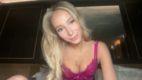 Snapshot of ambrefleur chatting on March 2026 09:12:01 AM Ambre online show from March 2026 09:12:01 AM