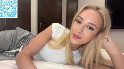 Snapshot of ambrefleur chatting on April 2026 04:46:02 AM Ambre online show from April 2026 04:46:02 AM