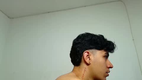 Snapshot of ameli_and_lucas chatting on January 2025 03:26:01 AM Amelia Lucas online show from January 2025 03:26:01 AM