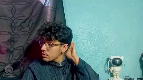 Snapshot of ameli_and_lucas chatting on October 2025 03:32:01 PM Amelia Lucas online show from October 2025 03:32:01 PM