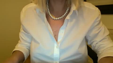 Beatrice online show from November 2025 08:14:01 PM