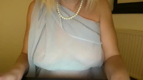 Beatrice online show from November 2025 04:30:01 PM