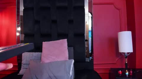 Amelia Adams online show from November 2025 04:40:02 PM