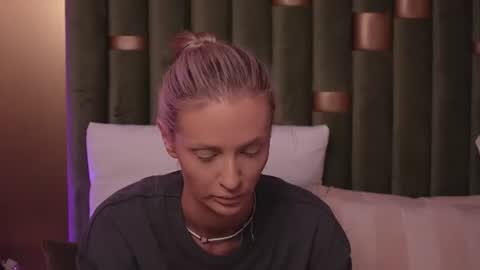 Amelia online show from July 2026 08:02:01 PM