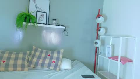 Snapshot of amelialaurent_ chatting on June 2026 12:32:02 AM amelialaurent_ online show from June 2026 12:32:02 AM