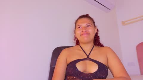 Snapshot of amelialaurent_ chatting on June 2026 05:38:02 PM amelialaurent_ online show from June 2026 05:38:02 PM