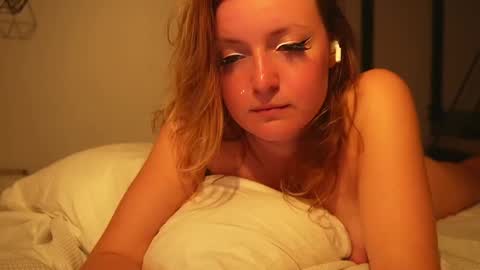 Amelia online show from January 2025 07:51:02 PM