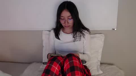 Amelie online show from February 2025 08:22:02 PM