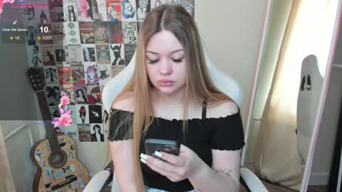 Amelie online show from May 2026 02:20:02 AM