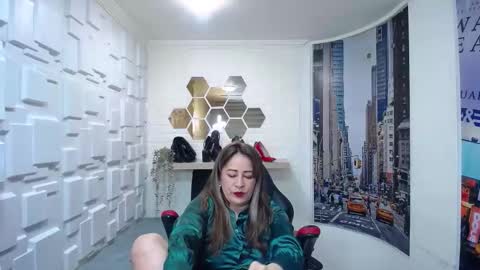 Amell Thomson online show from October 2025 11:33:02 AM