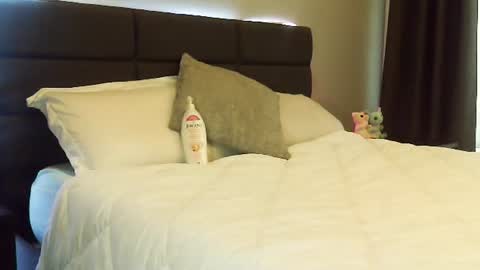 HOT white  naughty leo  xxx online show from January 2025 11:34:02 PM