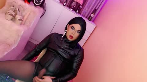 Queen Mireska online show from January 2025 01:17:01 PM