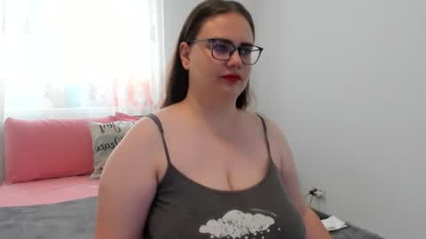 Snapshot of amiravyxen chatting on June 2026 07:56:02 AM Amira Vyxen online show from June 2026 07:56:02 AM