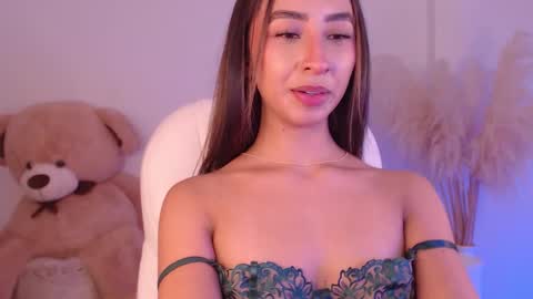 Snapshot of amonet_x chatting on November 2025 08:17:01 AM Sophi online show from November 2025 08:17:01 AM