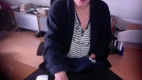 Amor2200 online show from November 2025 12:20:01 PM