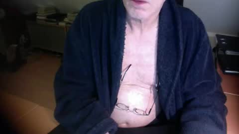 Snapshot of amor2200 chatting on February 2026 08:57:02 PM Amor2200 online show from February 2026 08:57:02 PM