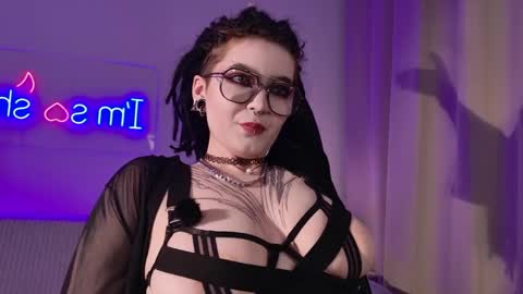 Snapshot of amorefae chatting on May 2026 01:00:01 AM amore online show from May 2026 01:00:01 AM