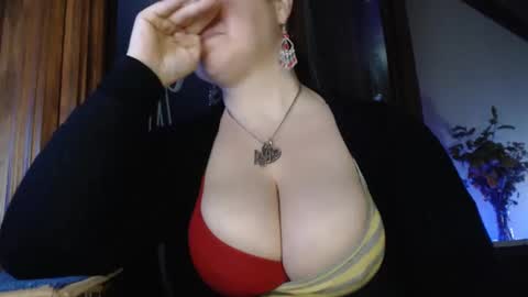 Snapshot of amorelara chatting on February 2025 06:01:01 PM amorelara online show from February 2025 06:01:01 PM