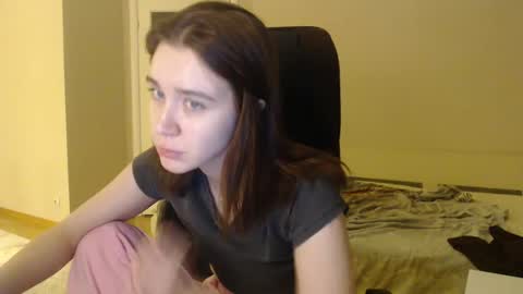 Snapshot of amoremeoww chatting on February 2025 04:15:02 AM miss unforgettable online show from February 2025 04:15:02 AM