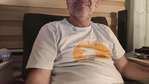 AmorLin online show from March 2026 06:57:01 PM