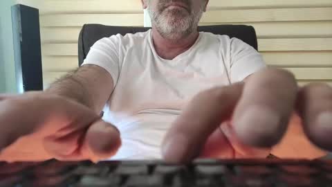 AmorLin online show from April 2026 12:28:01 PM