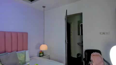 Aleja   online show from November 2025 02:54:01 AM