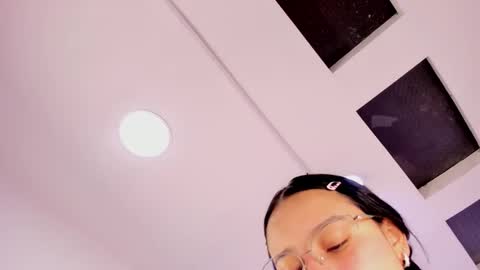 Aleja   online show from November 2025 03:05:01 AM