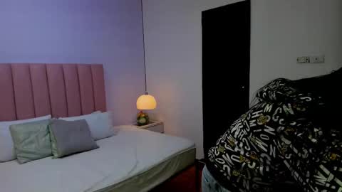 Aleja   online show from November 2025 12:32:02 AM