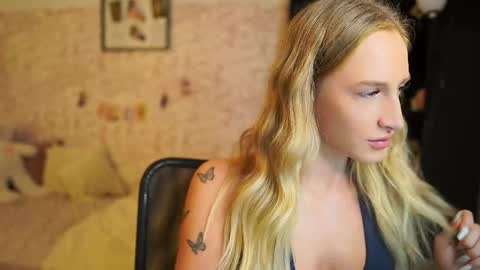 Snapshot of amy_johns_ chatting on November 2025 09:10:02 AM amy_johns_ online show from November 2025 09:10:02 AM