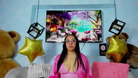 Emy Noa  online show from March 2026 01:03:01 AM