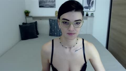 Snapshot of amylexy chatting on January 2025 09:35:02 AM Hi there guys  My pleasure in your hands  pvt is open online show from January 2025 09:35:02 AM