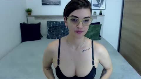 Snapshot of amylexy chatting on October 2025 07:34:02 PM Hi there guys  My pleasure in your hands  pvt is open online show from October 2025 07:34:02 PM