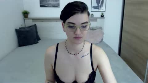 Hi there guys  My pleasure in your hands  pvt is open online show from April 2026 01:52:01 PM