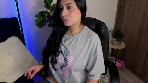 Snapshot of amyross1 chatting on February 2026 12:06:01 AM Aleja online show from February 2026 12:06:01 AM