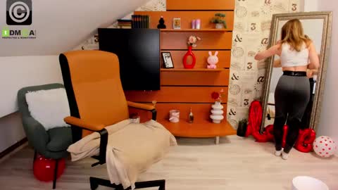 AmyRossie online show from February 2025 01:47:02 PM