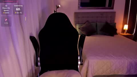 Snapshot of amywoods chatting on October 2025 07:40:01 PM online show from October 2025 07:40:01 PM