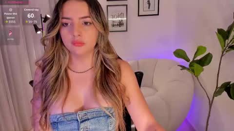 Snapshot of amywoods chatting on November 2025 02:30:01 PM online show from November 2025 02:30:01 PM